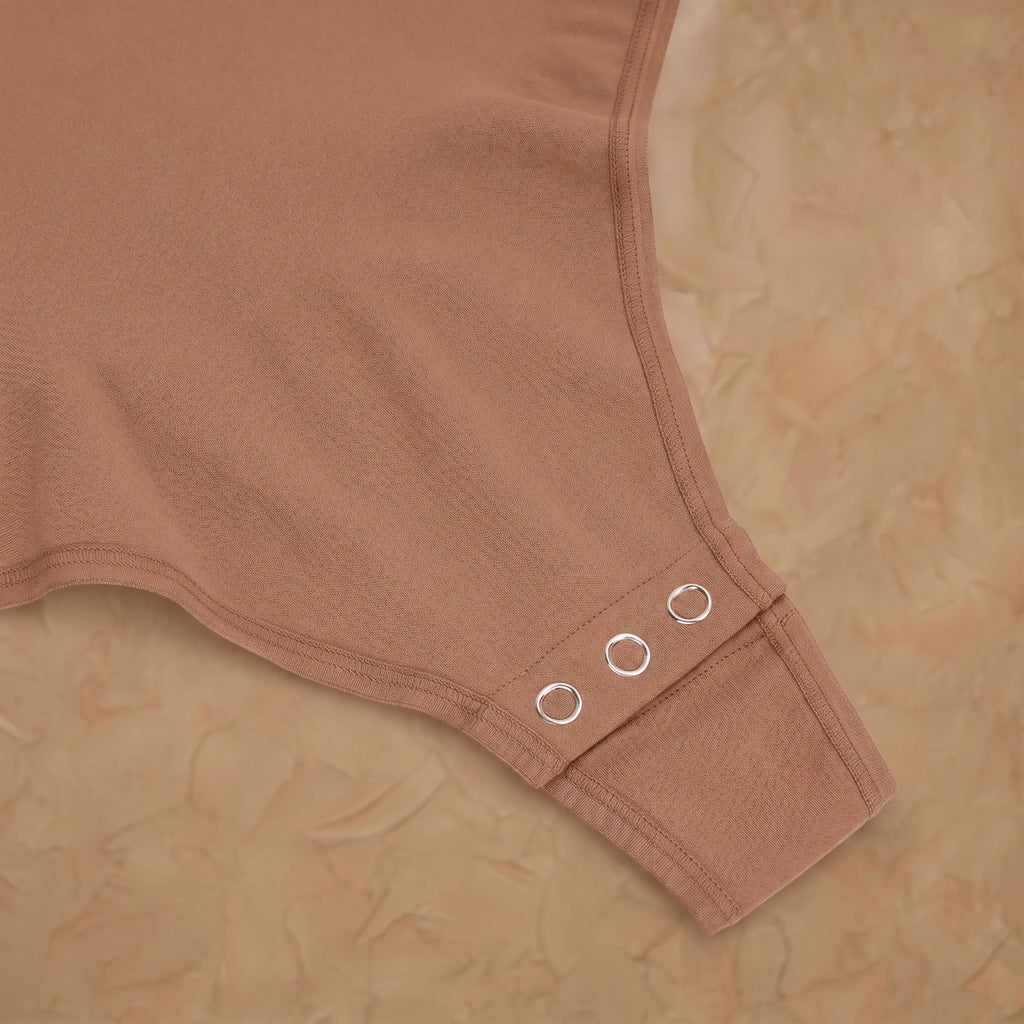 Vellure Paris Signature L'Amour — Sophisticated long-sleeve sculpting bodysuit featuring an elegant diamond neckline and a seamless thong silhouette for all-day comfort.