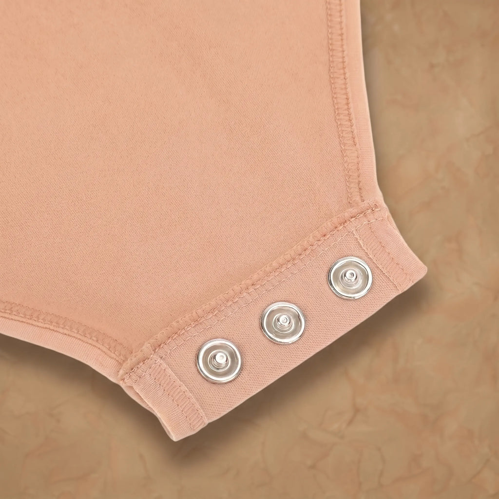 Vellure Paris Signature L'Amour — Sophisticated long-sleeve sculpting bodysuit featuring an elegant diamond neckline and a seamless thong silhouette for all-day comfort.
