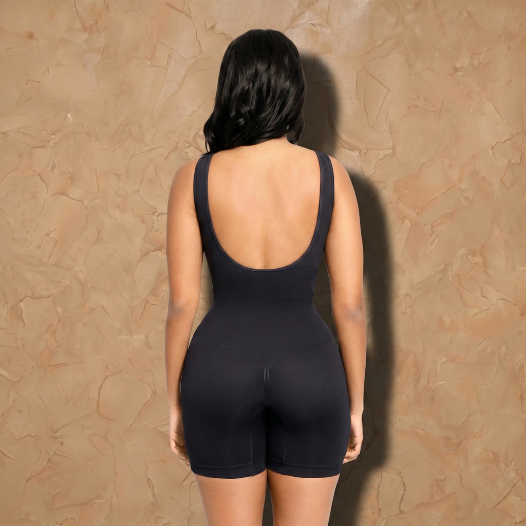Vellure Paris Signature Pureté — Lightweight seamless sculpting bodysuit with a minimalist round neckline and an elegant open-back design for a second-skin fit.