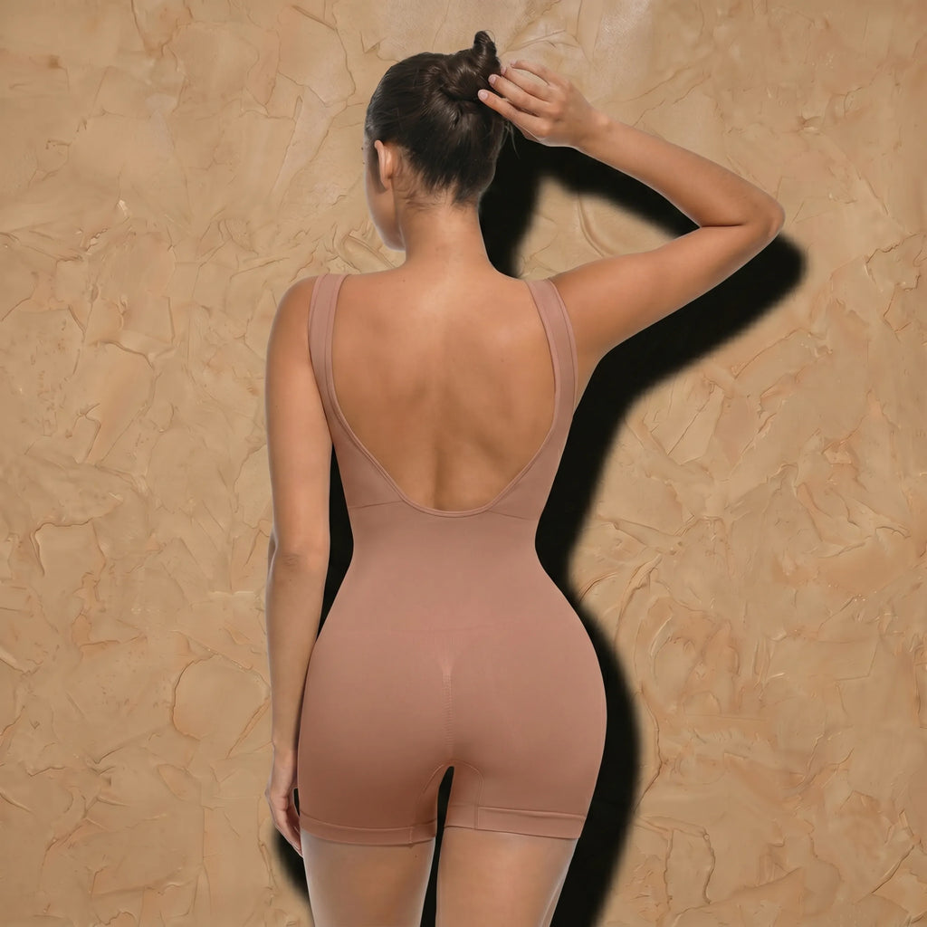 Vellure Paris Signature Pureté — Lightweight seamless sculpting bodysuit with a minimalist round neckline and an elegant open-back design for a second-skin fit.