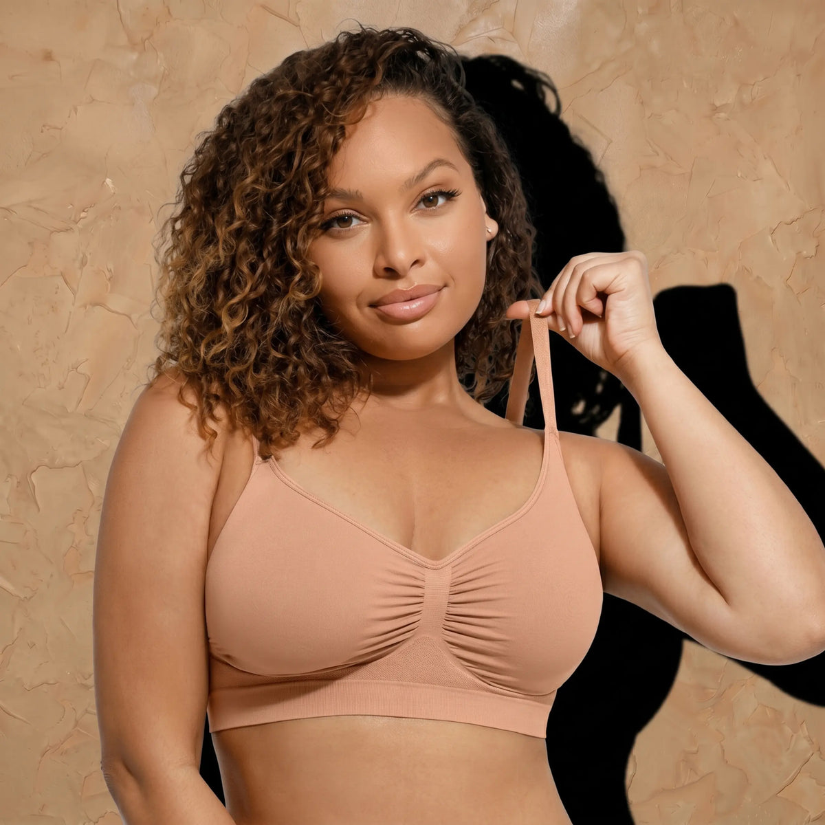 Vellure Paris Soutien Iconique — Premium seamless wire-free bra featuring a ruched front design and adjustable straps for all-day comfort and natural lift.