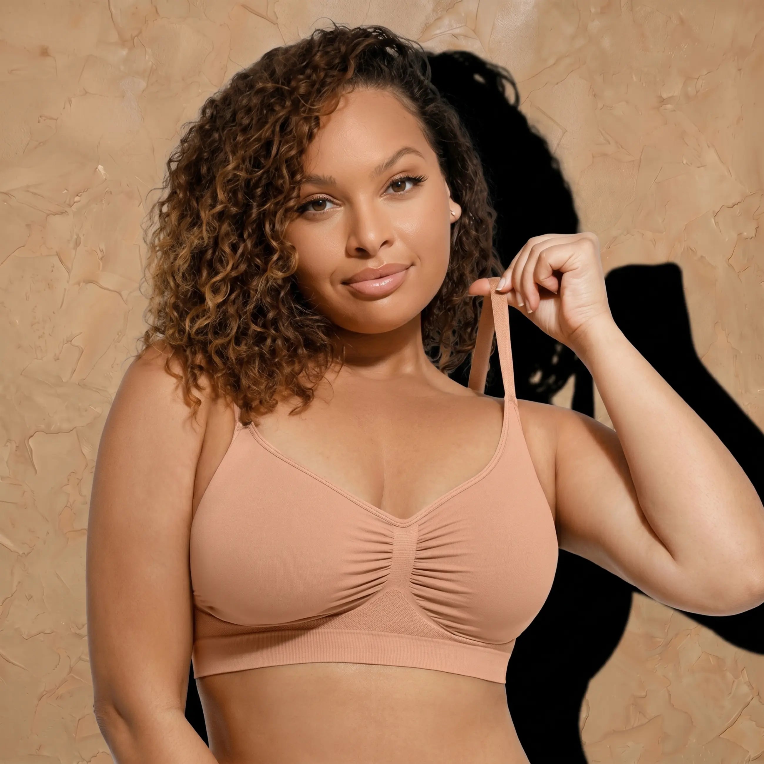 Vellure Paris Soutien Iconique — Premium seamless wire-free bra featuring a ruched front design and adjustable straps for all-day comfort and natural lift.