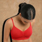 Vellure Paris Soutien Iconique — Premium seamless wire-free bra featuring a ruched front design and adjustable straps for all-day comfort and natural lift.