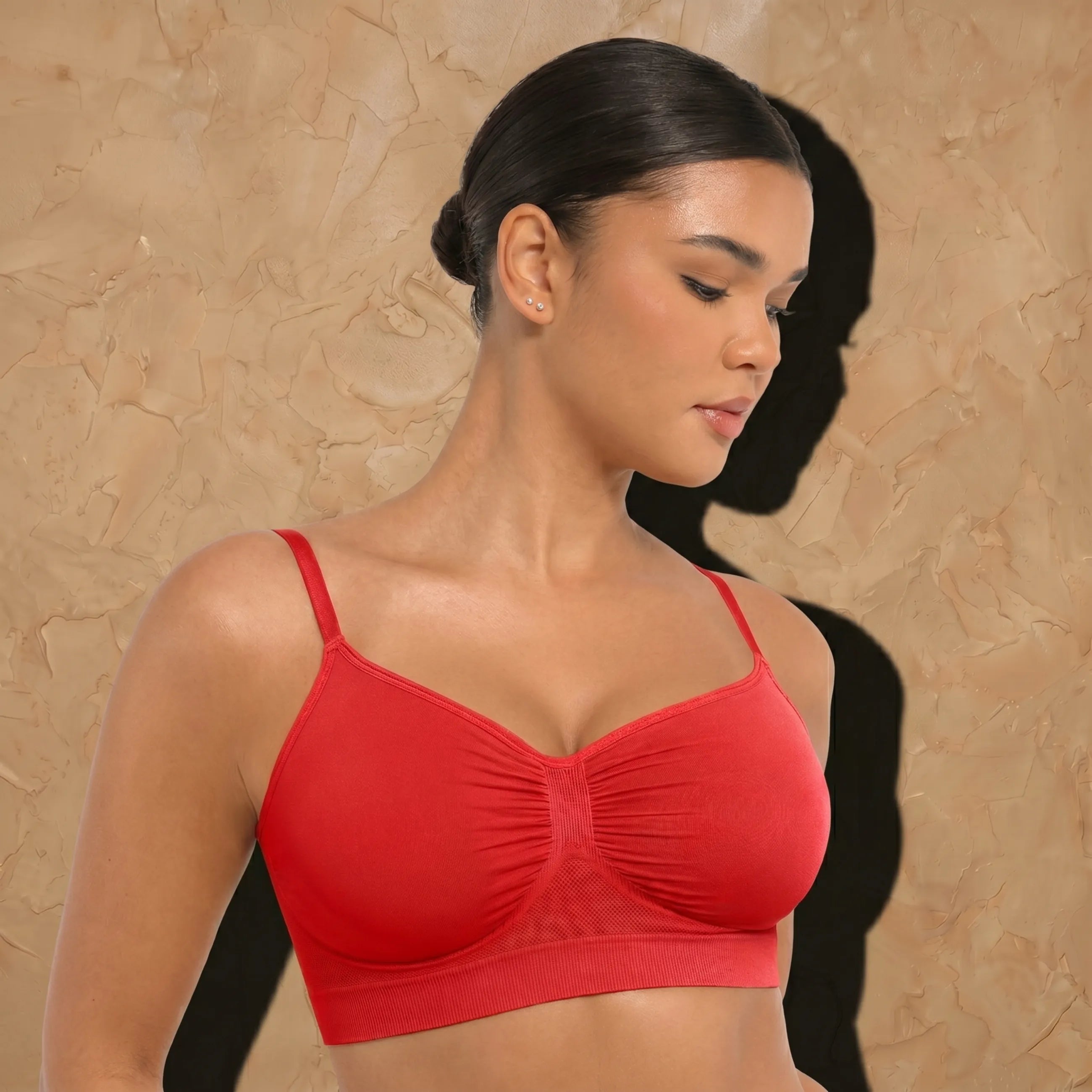 Vellure Paris Soutien Iconique — Premium seamless wire-free bra featuring a ruched front design and adjustable straps for all-day comfort and natural lift.