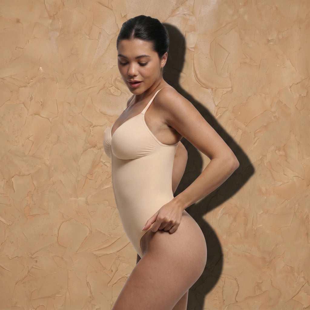 Vellure Paris Signature Le Classique — Seamless sculpting thong bodysuit featuring an elegant sweetheart neckline, adjustable straps, and a front zipper closure for a polished silhouette.